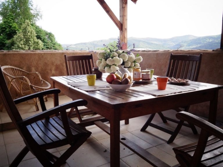 terrasse couverte gite Ardèche